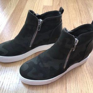 Steve Madden Wedgie Women's 8M Shoes Black Camouflage Dbl. Zip Short Ankle Boots